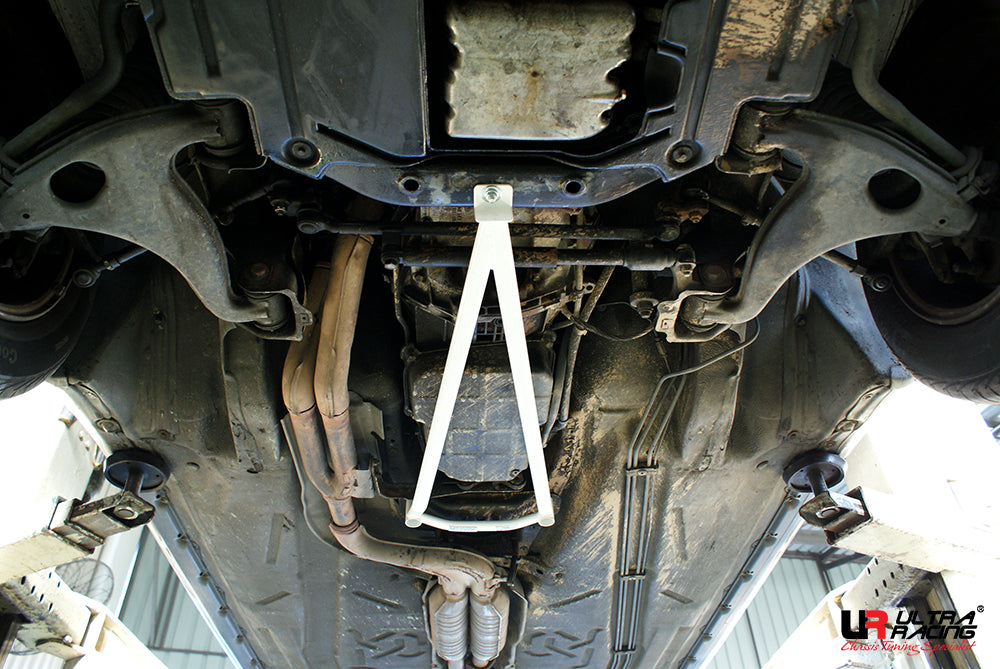 Ultra Racing Mercedes E Class (W124) E220 1994 - 1996 - Front Lower Brace