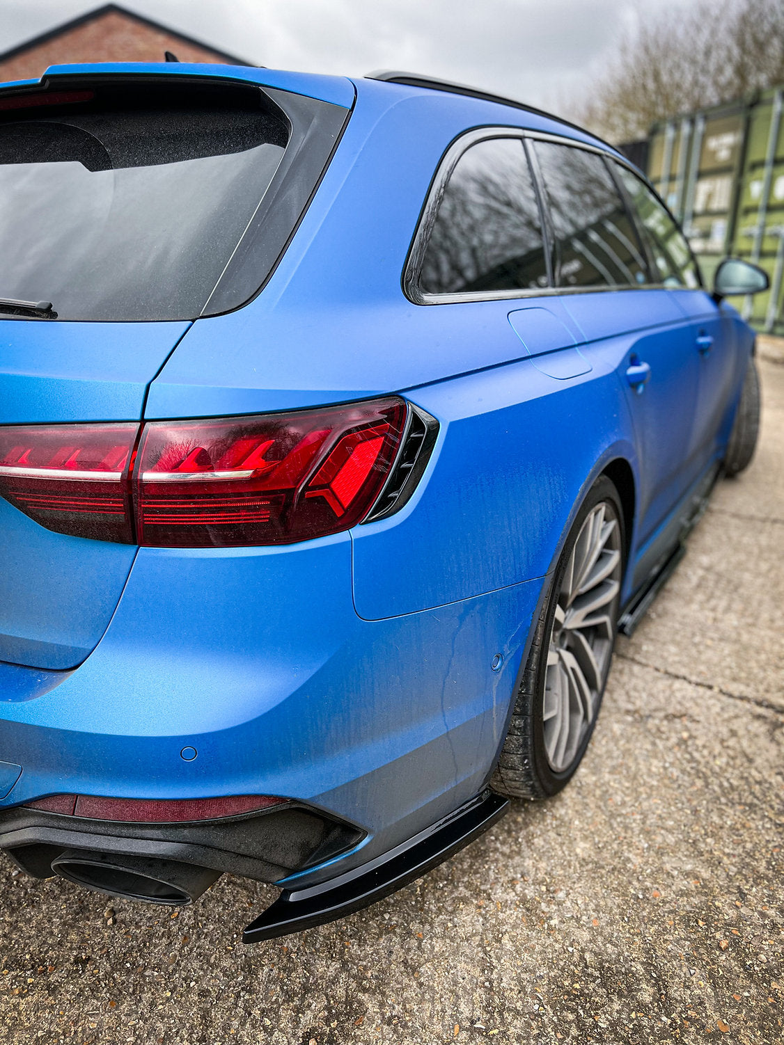 Audi RS4 B9.5 Avant - Rear Spats