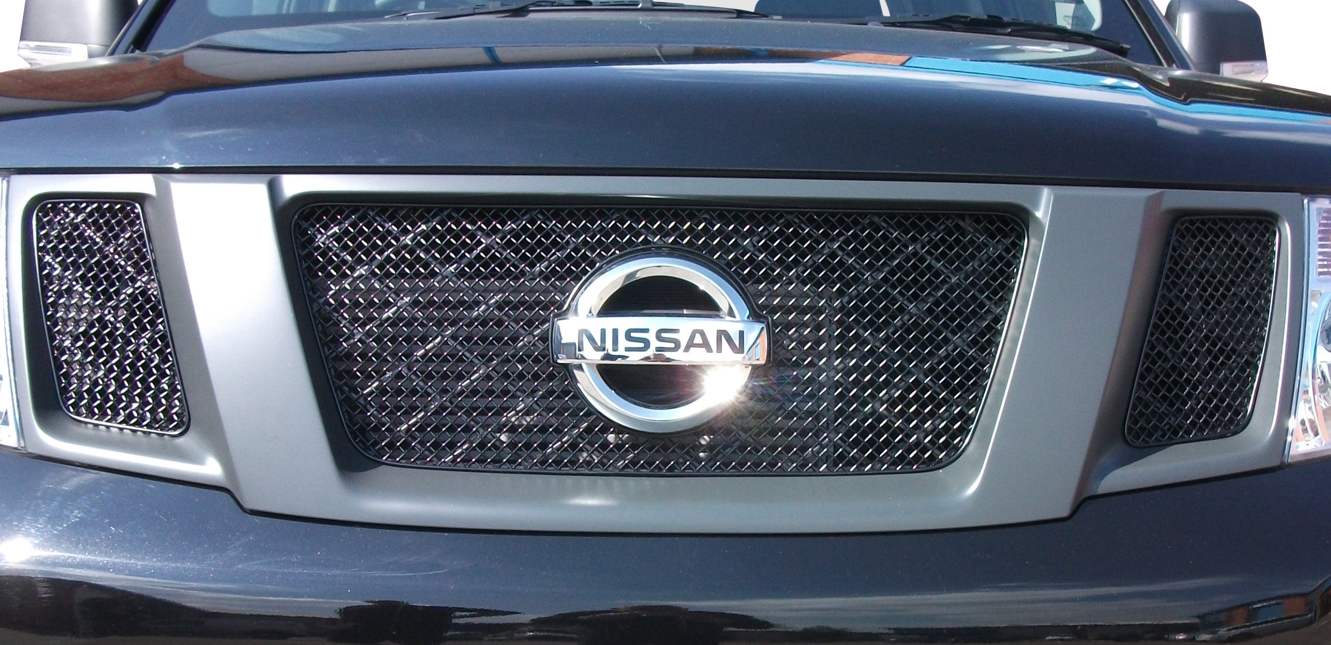 Zunsport Nissan Navara 2010-2013 Upper Grille Black