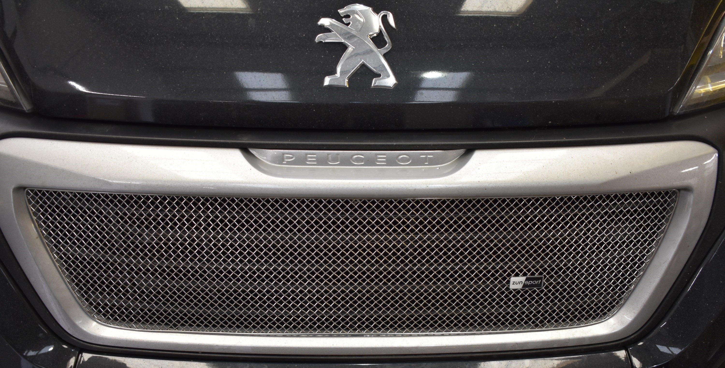 Zunsport Peugeot Boxer Facelift 2014 - Upper Grille